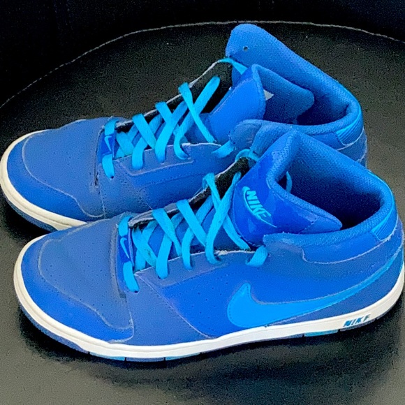 Nike high top shoes - Picture 1 of 4